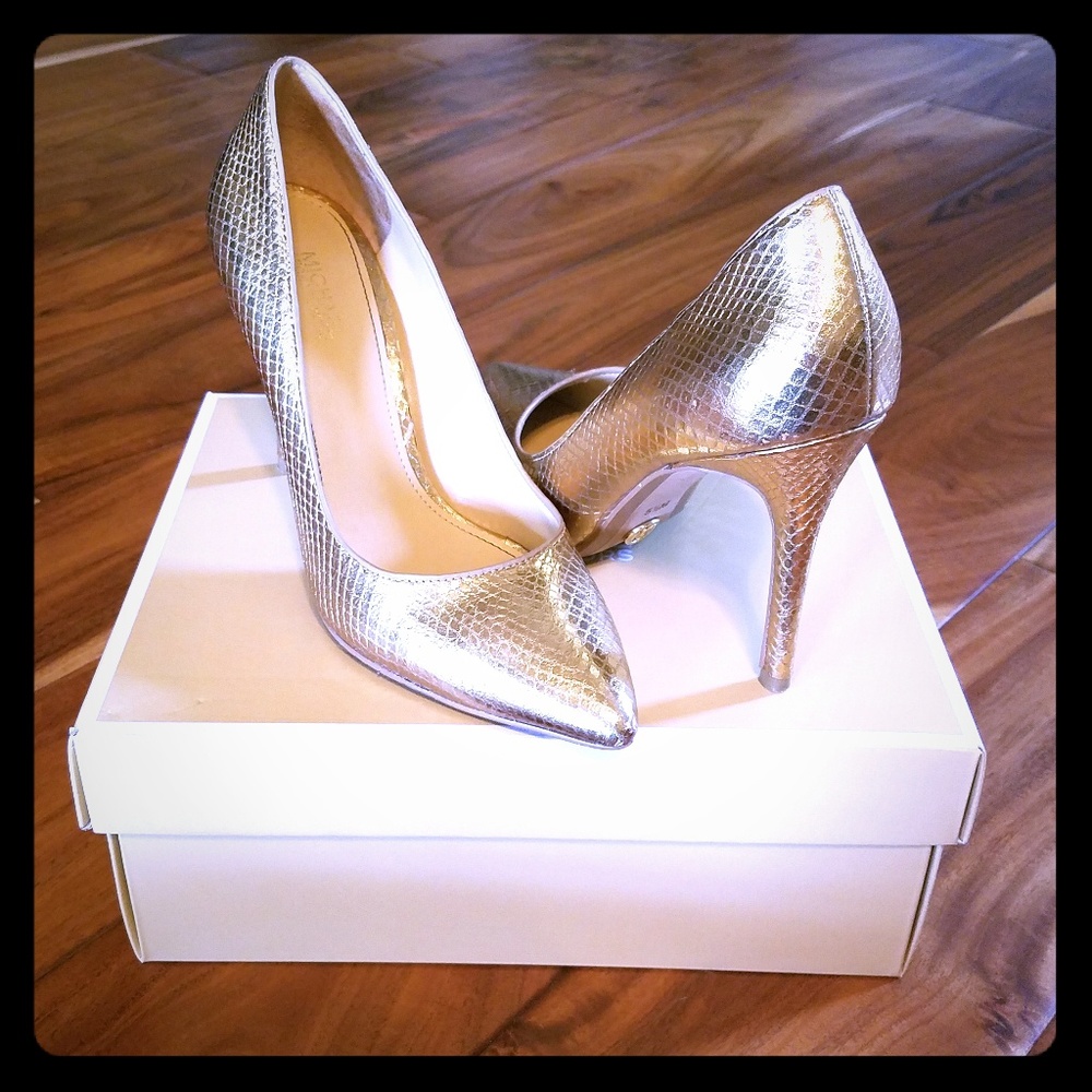 Michael Kors Claire Pump Gold size 5.5